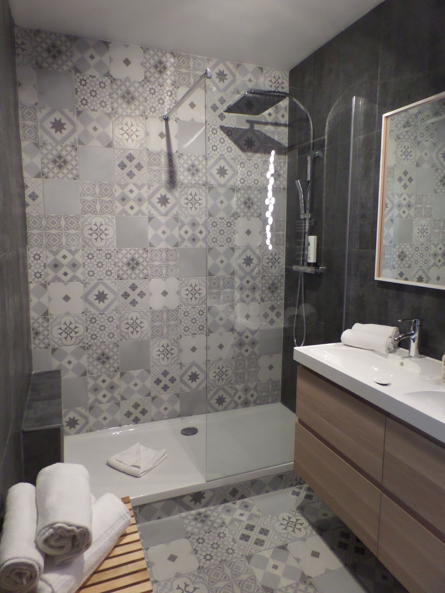 2 BEDROOMS, APARTMENT, TERRACE