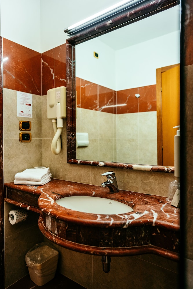 Grand Hotel La Chiusa Di Chietri 48/50