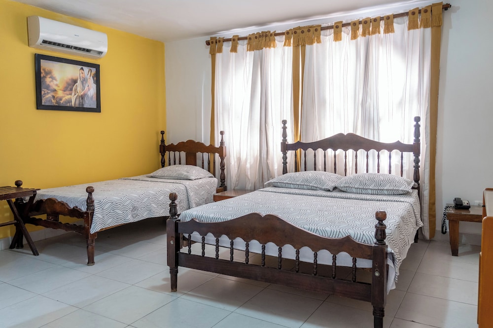 Veleros Hotel 30/57