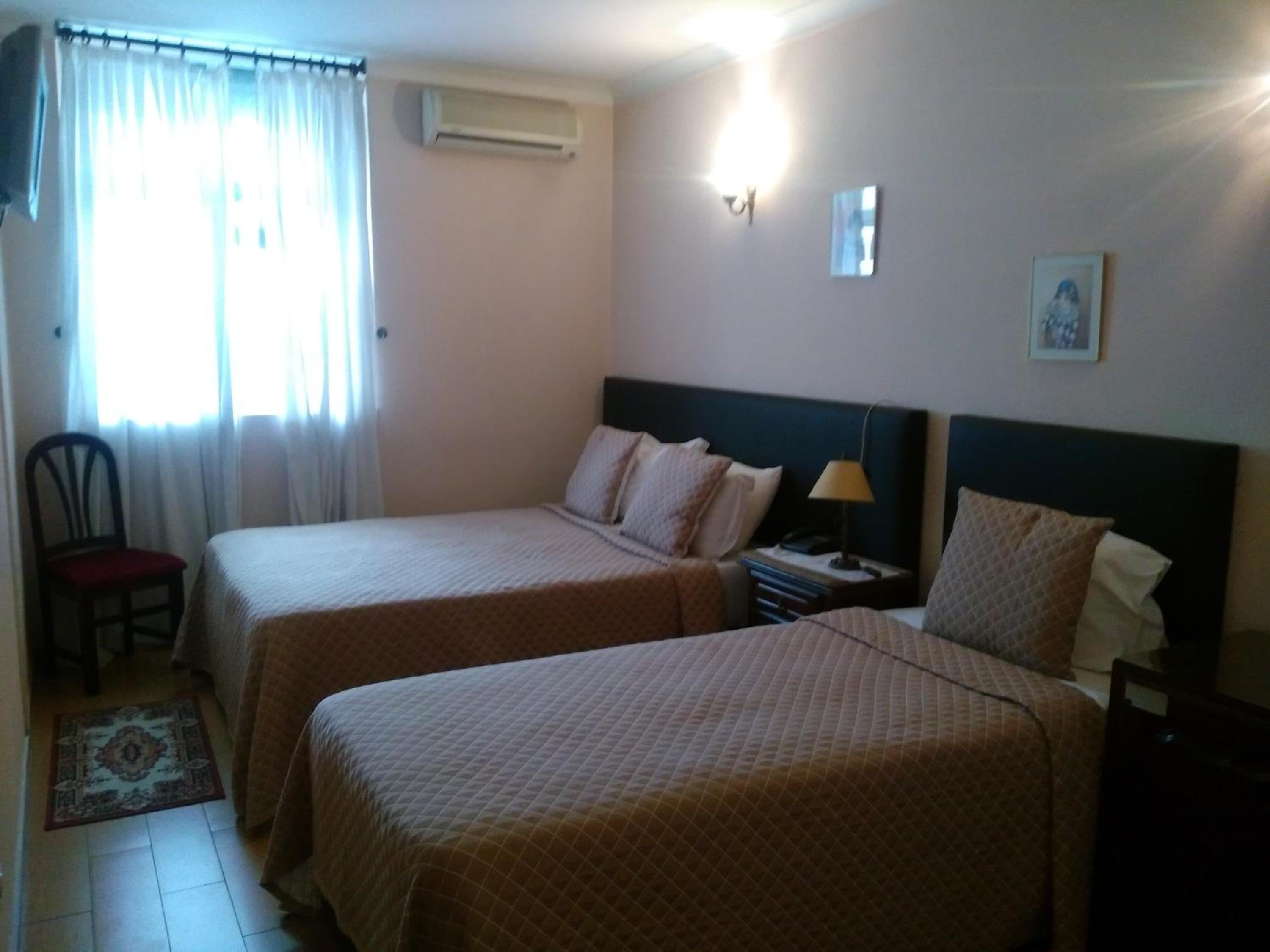 Room, Triple