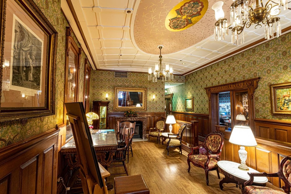 HISTORIC STRATER HOTEL 48/68