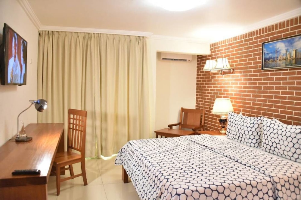 Adamaoua Grand Hotel 24/81