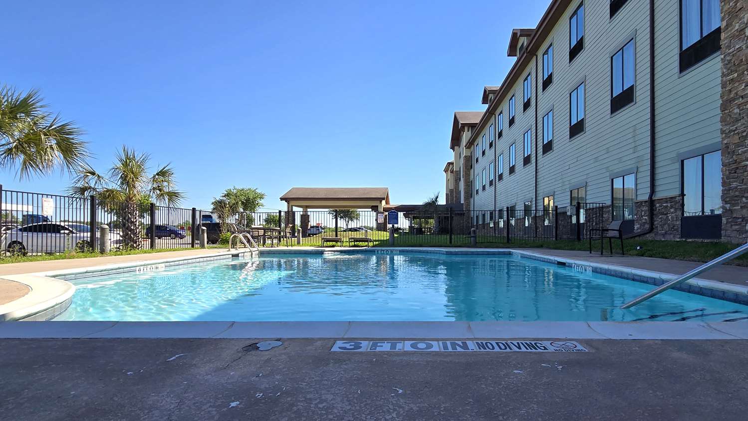 Comfort Inn & Suites Beeville, TX 15/15