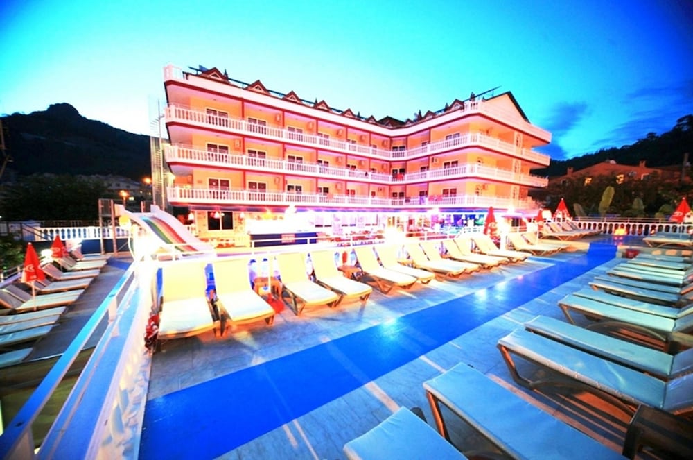 Mustis Royal Plaza Hotel photo2