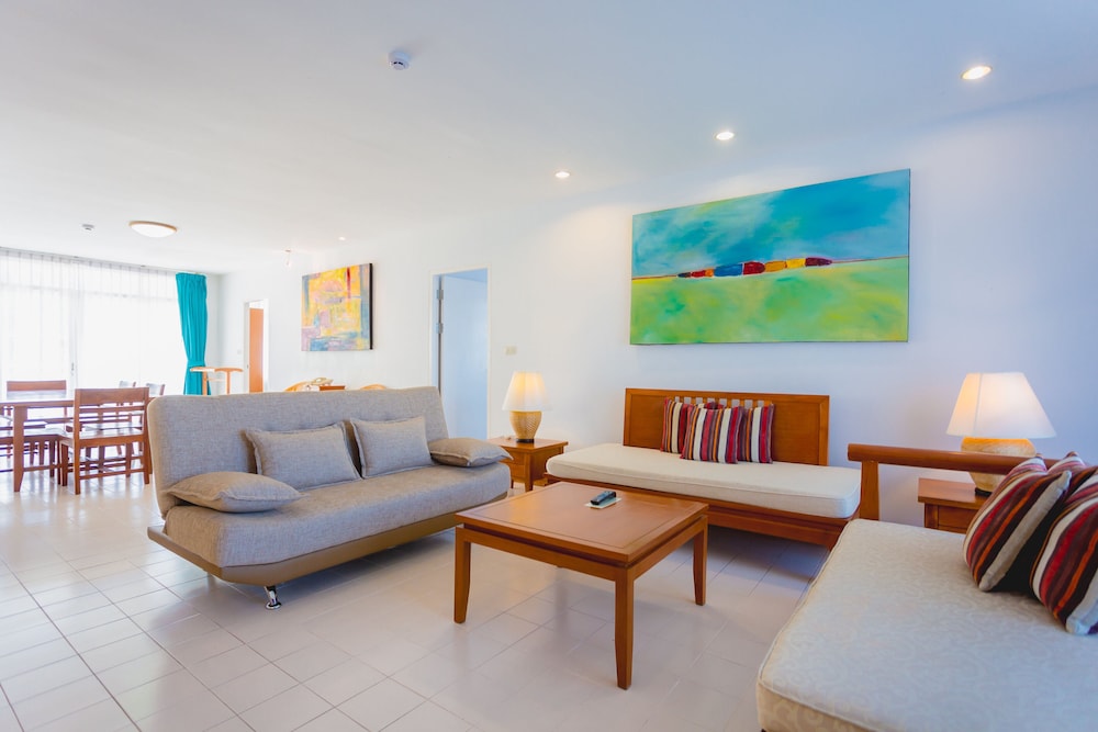 Waterfront Suites Phuket by Centara 46/76