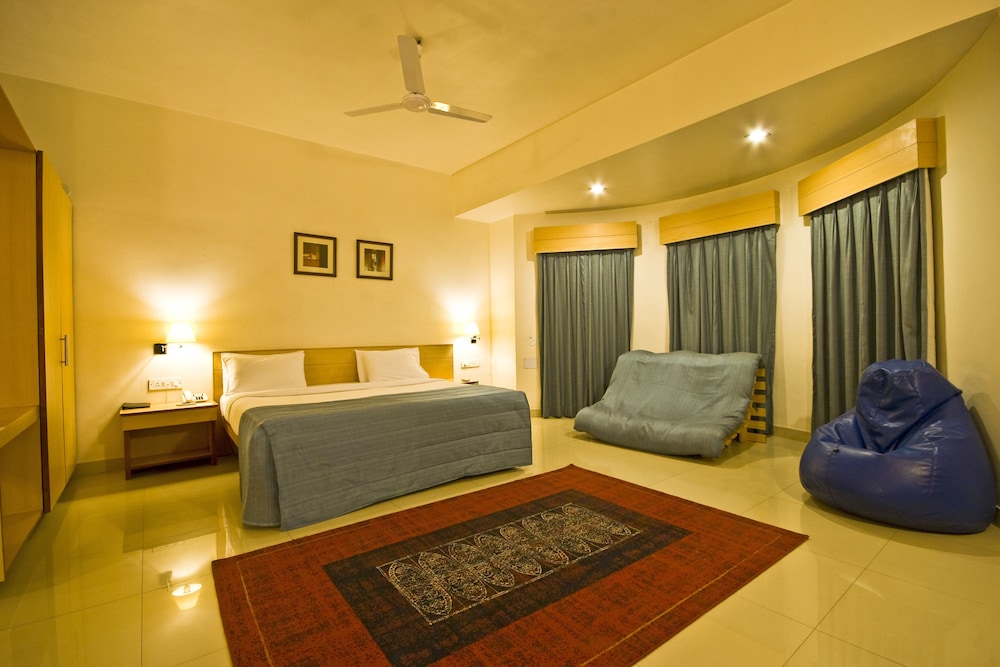 Phoenix Hotel 15/50