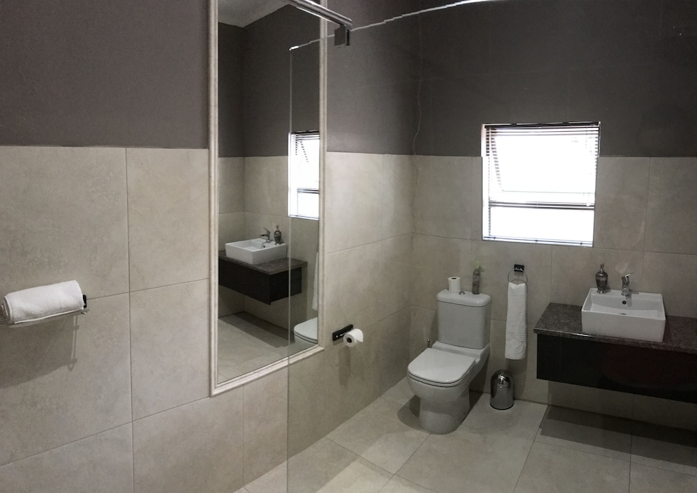 Aerotropolis Guest Lodge 45/50