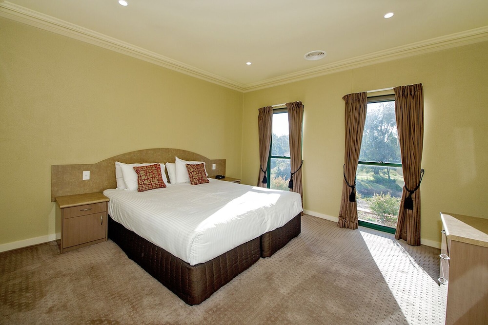 Yarrawonga Mulwala Golf Club Resort 24/86