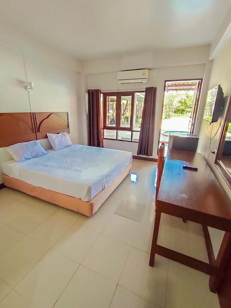Sabai Hotel & Plaza 9/50