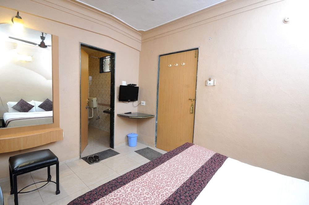 Hotel Vyankatesh 34/35