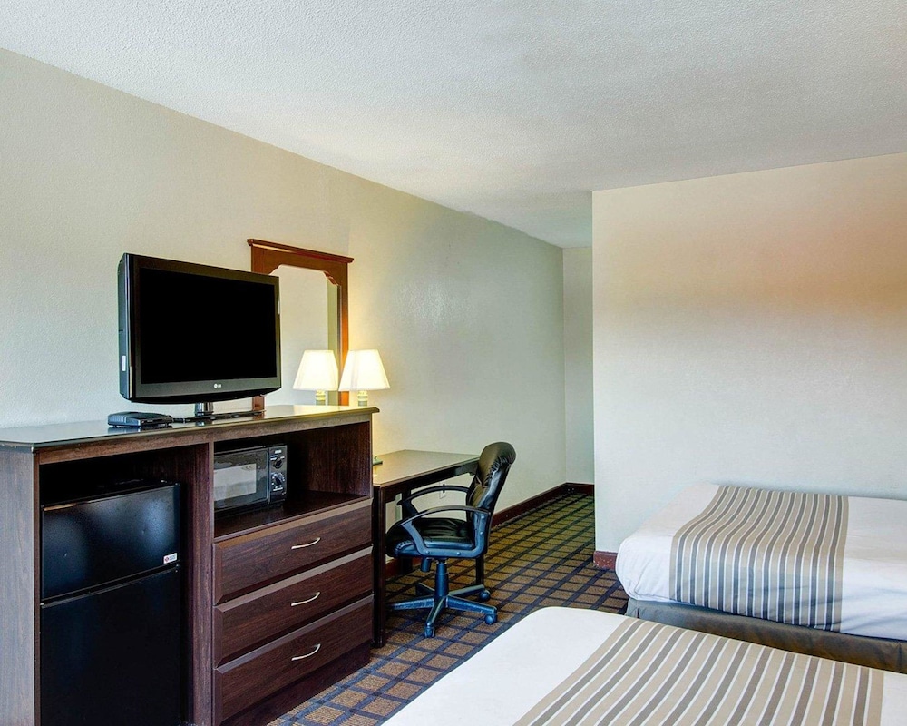 ECONO LODGE SHARON 14/16