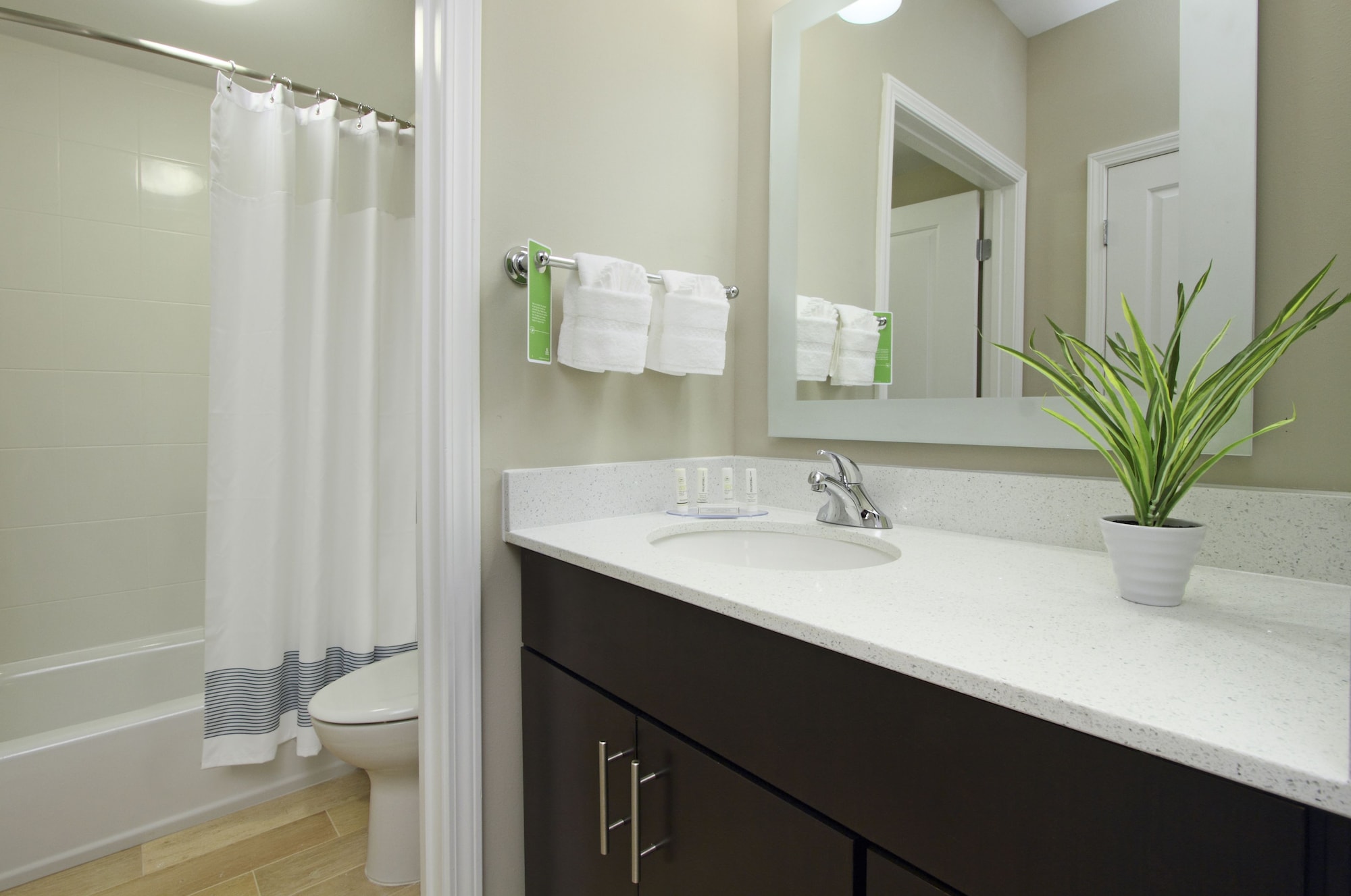 2 Bedrooms, Suite, Accessible