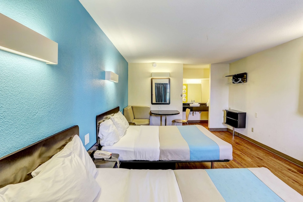 Motel6 Dickson, TN 27/59