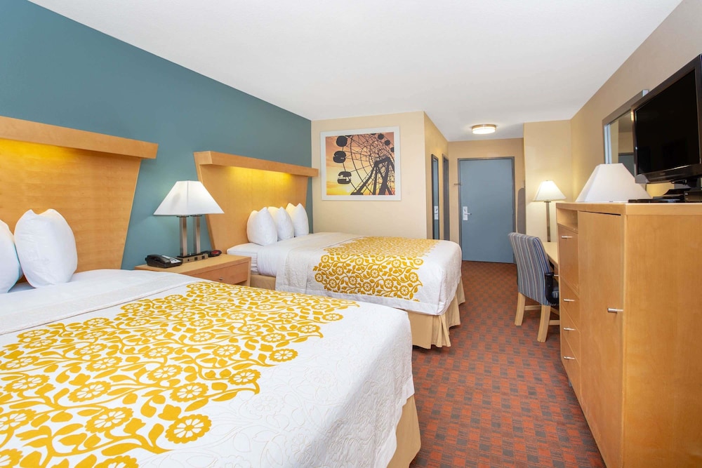 Days Inn by Wyndham Woodland 14/54