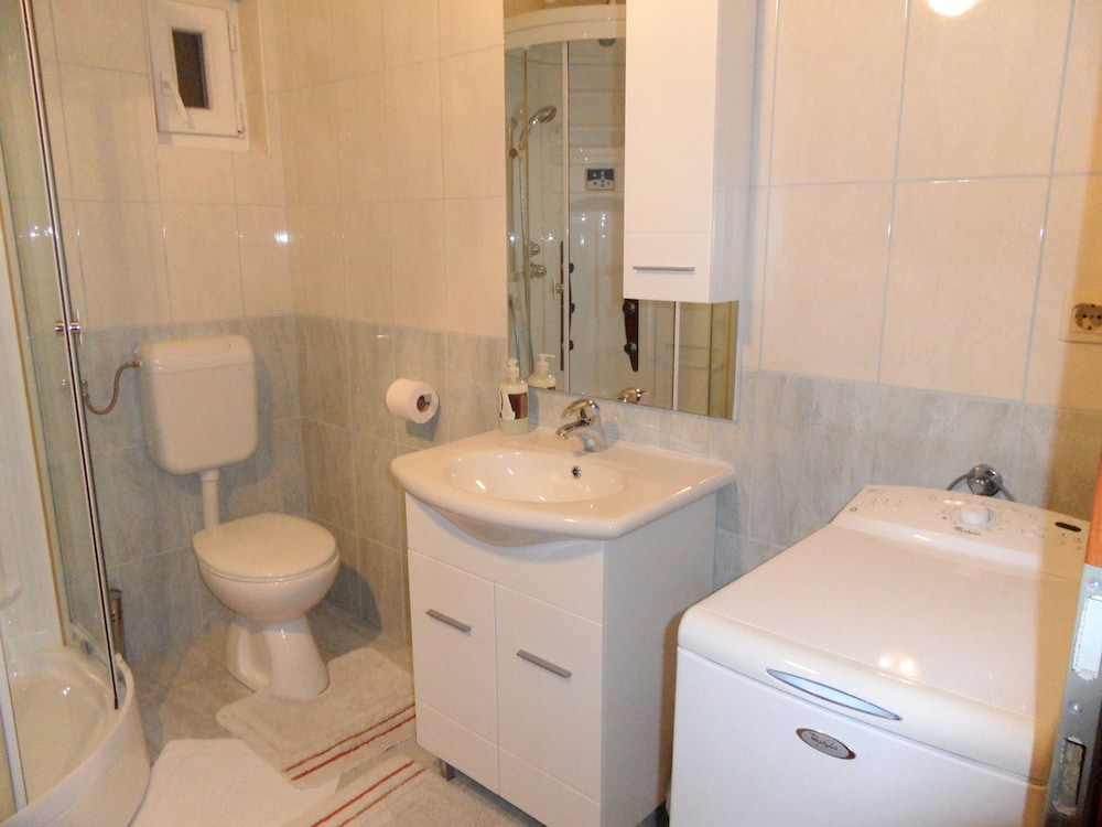 Adria Apartments 44/50