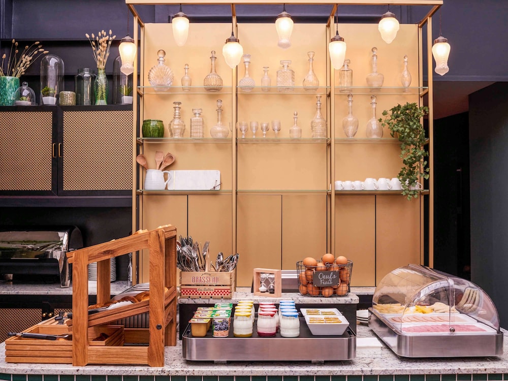 restaurant cafeteria