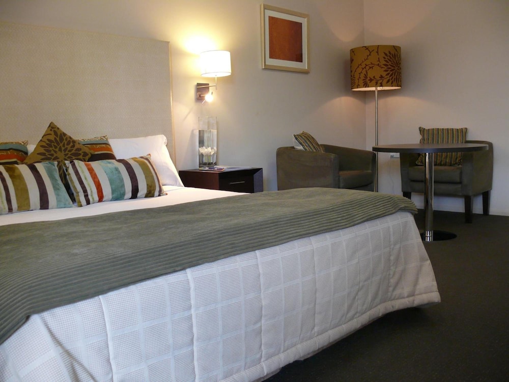 ROOM, KING BED
