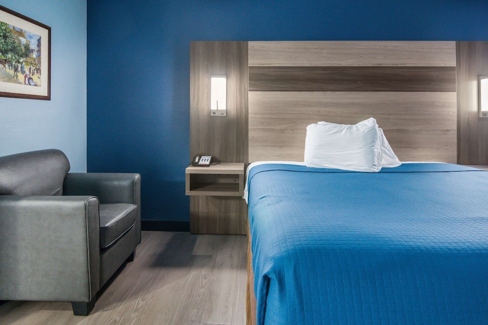 Rodeway Inn Carrollton I-35E 14/28