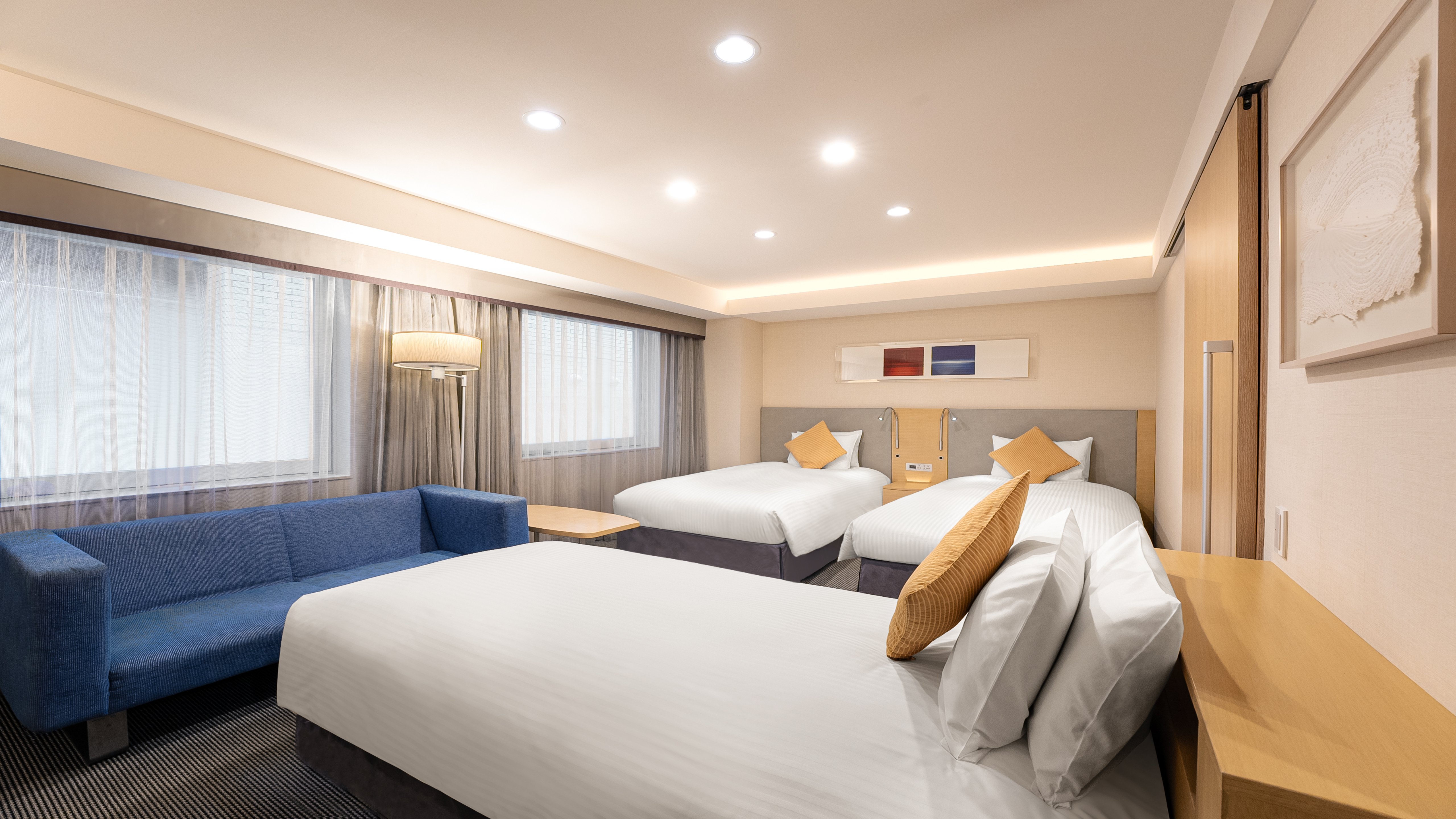 Universal, Twin Beds