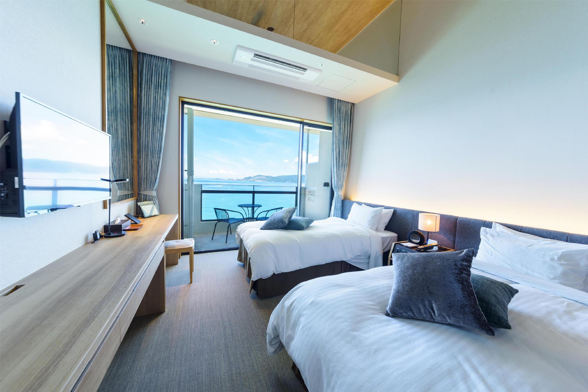 Executive, Twin Beds, with Extra Bed, Ocean Front, Bath and Shower, Top Floor