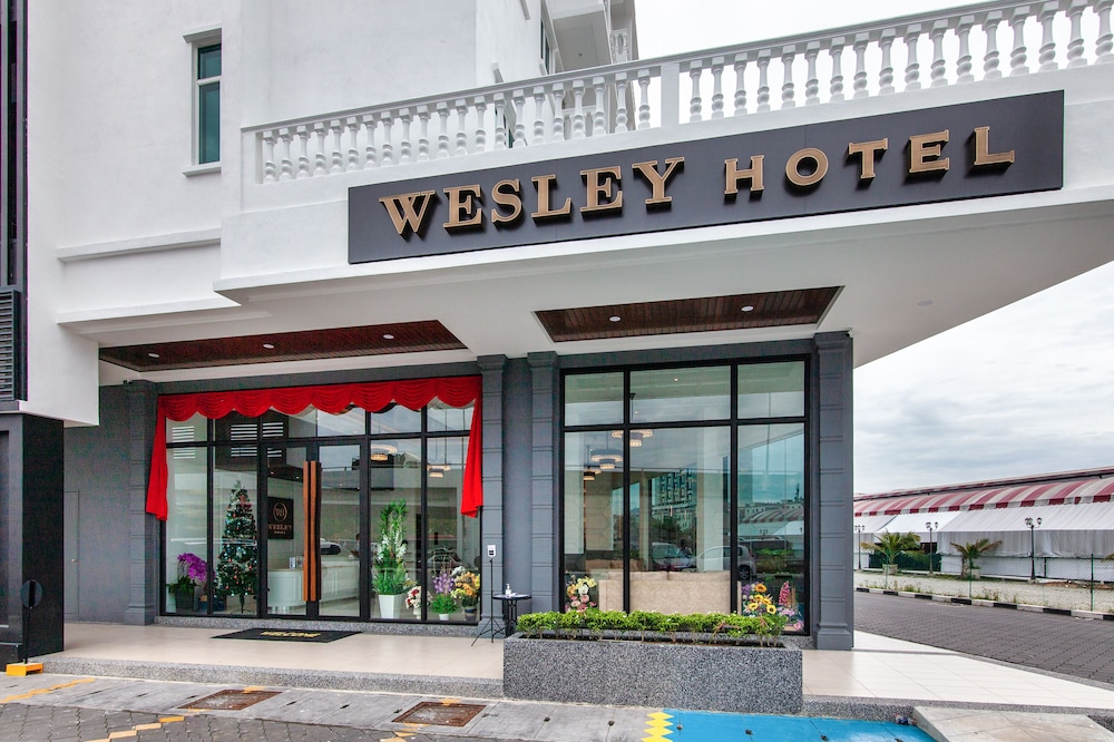 Wesley Hotel 2/34