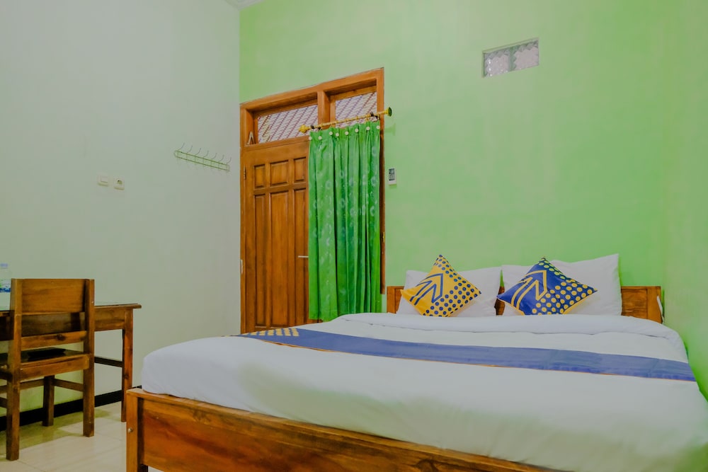 Super OYO 1759 Family Residence 7/21