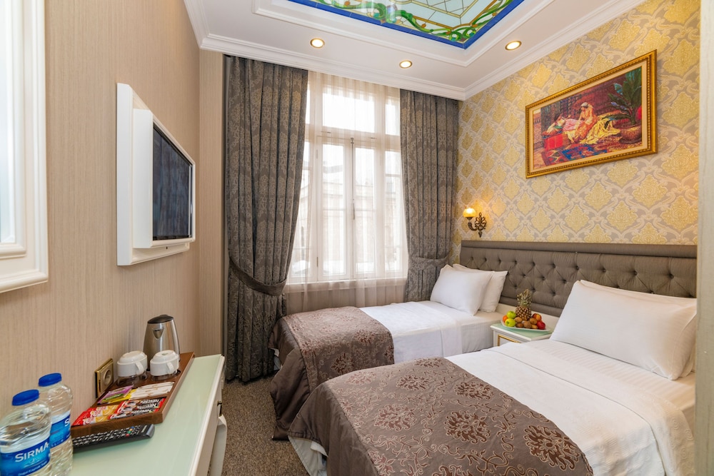 SUPERIOR, DOUBLE OR TWIN BED