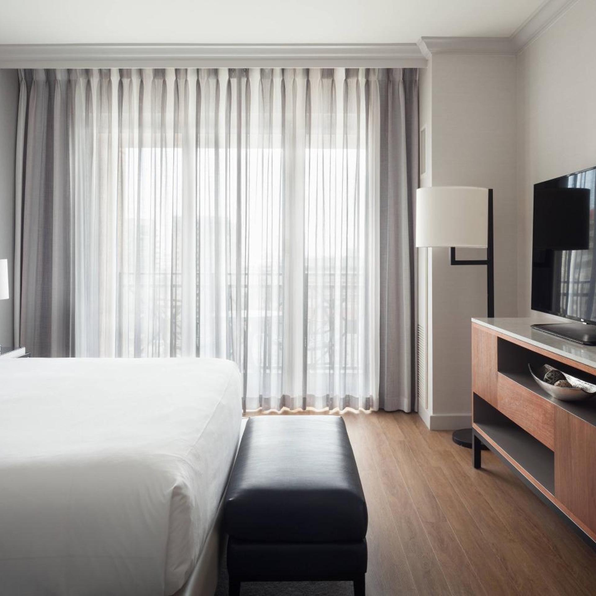 Suite, King Bed, Water View, Sofa, Balcony، Tampa Marriott Water Street 2/7