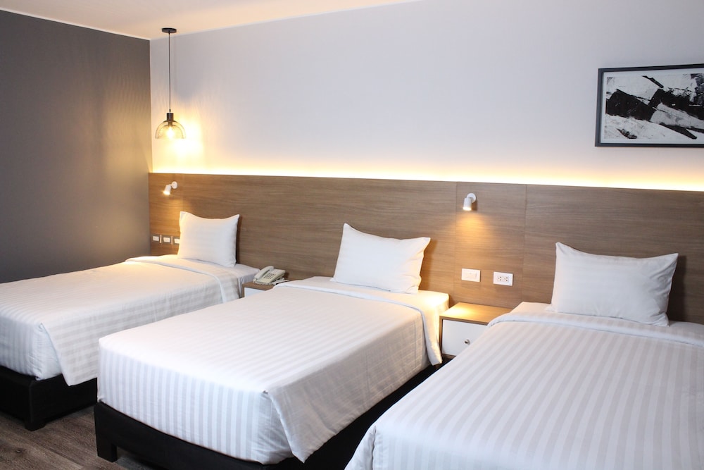 ROOM, TRIPLE