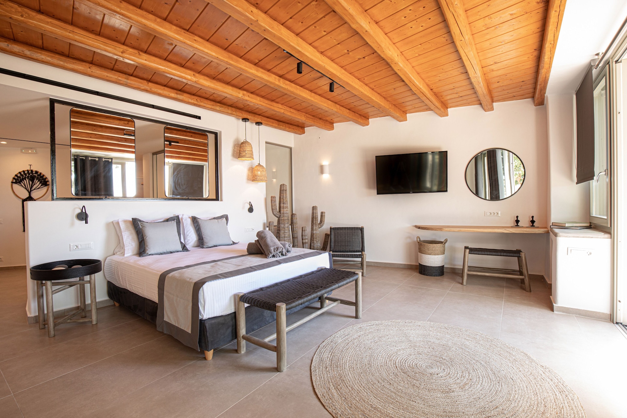 Suite, Queen Bed, with Pool
