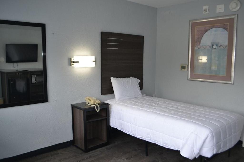 Knights Inn Jacksonville North 3/31