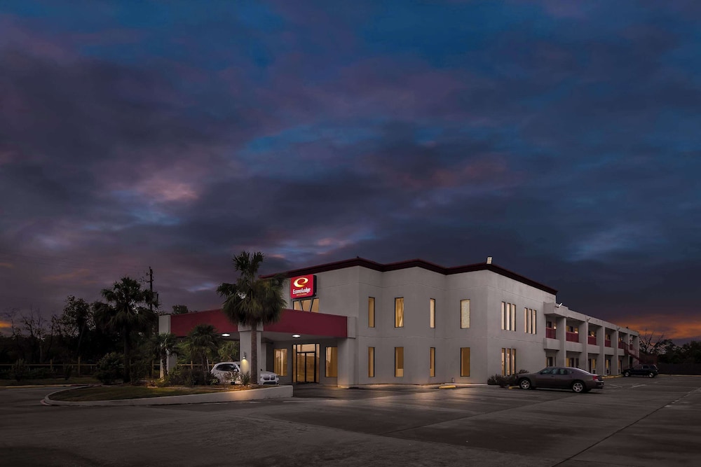 Econo Lodge Inn & Suites Channelview - Houston East 4/37