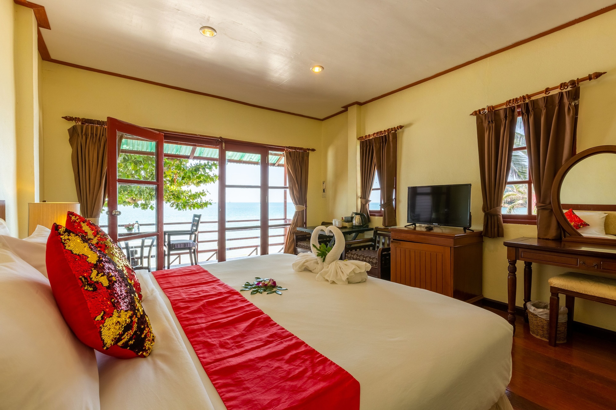 BUNGALOW, BEACH FRONT