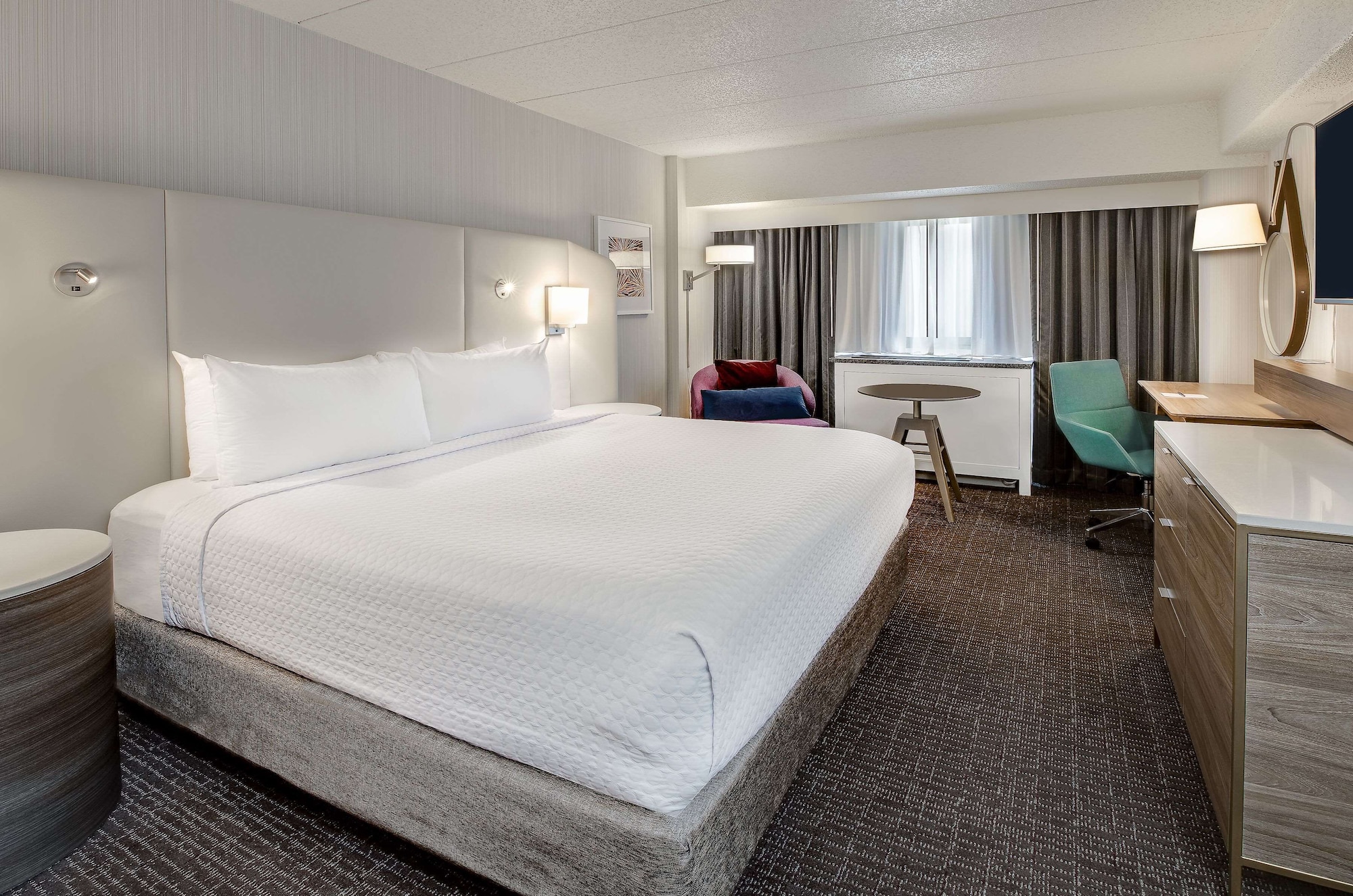 DELUXE, QUEEN BED