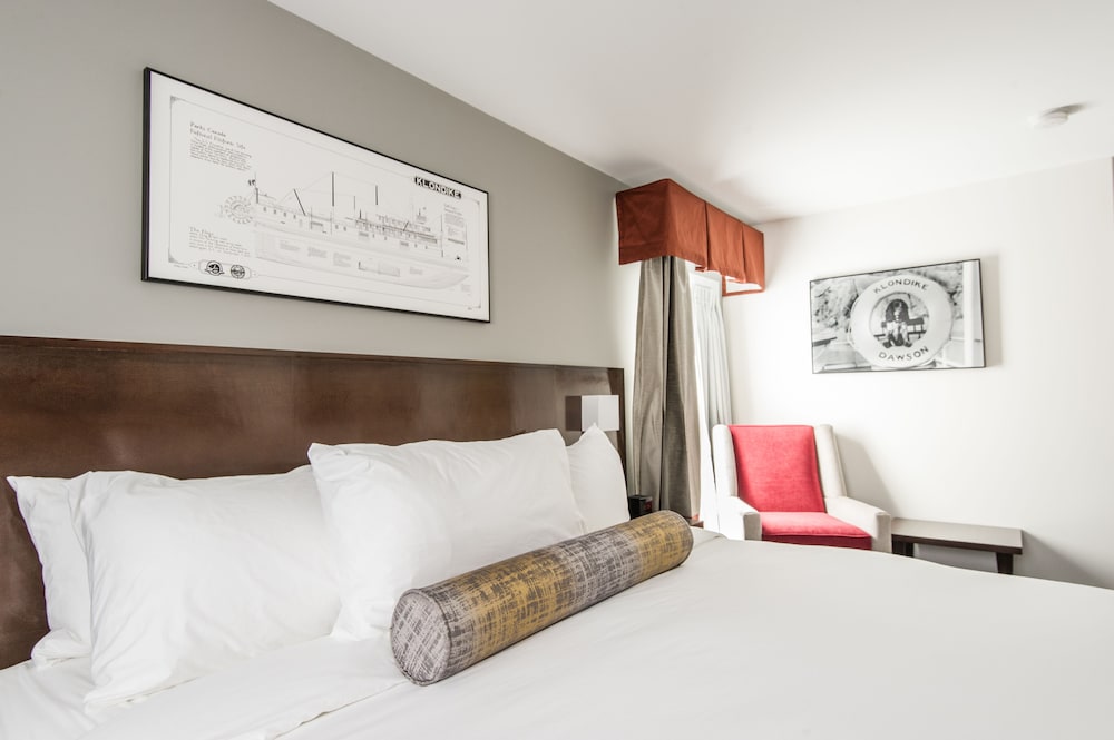 Edgewater Hotel 14/66