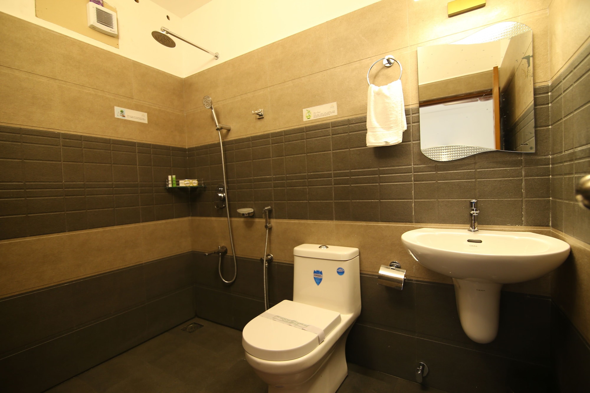 Premium, King Bed, Valley View 4/4