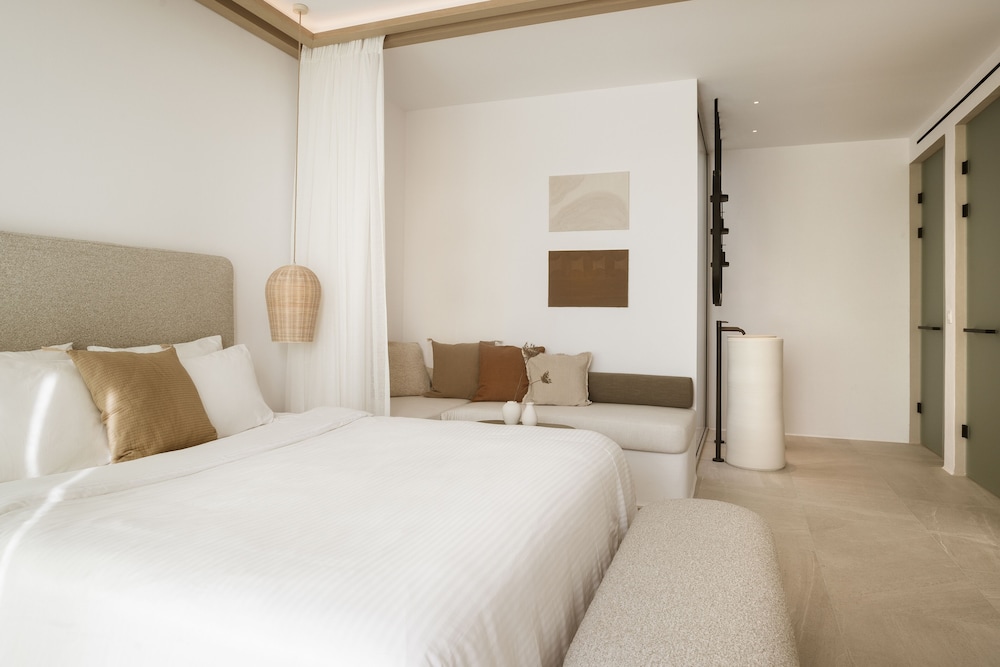 Pool, Superior, Suite, Queen Bed, Sea View