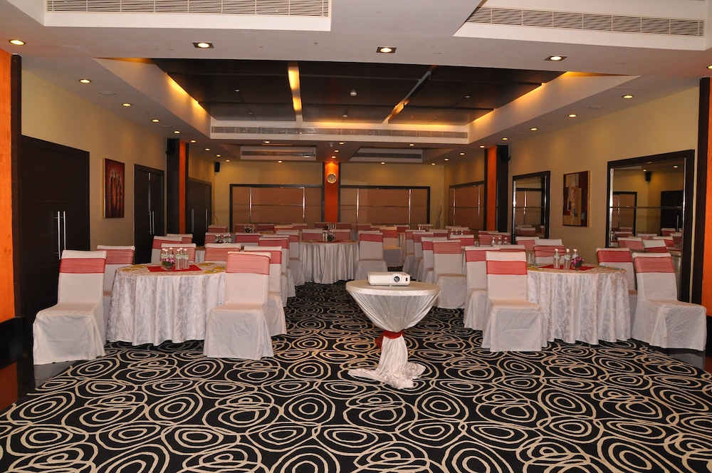 Gokulam Park Sabari Omr Hotel 31/33