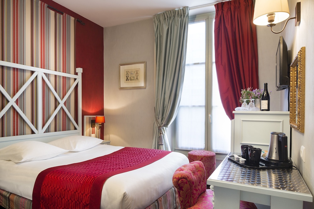 ROOM, DOUBLE BED