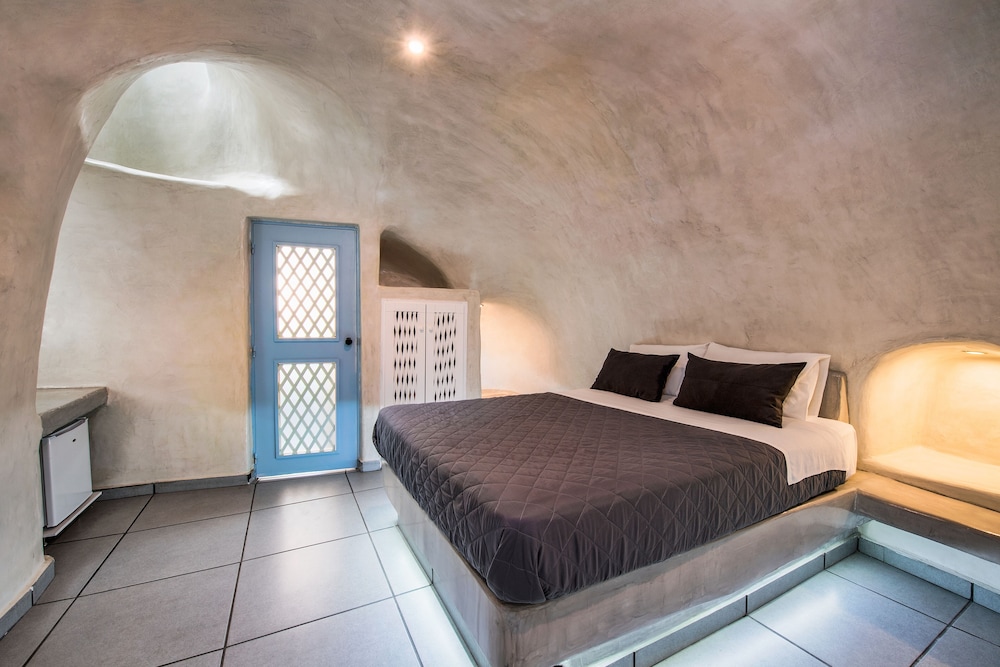 CAVE, SUPERIOR, TRADITIONAL, DOUBLE BED
