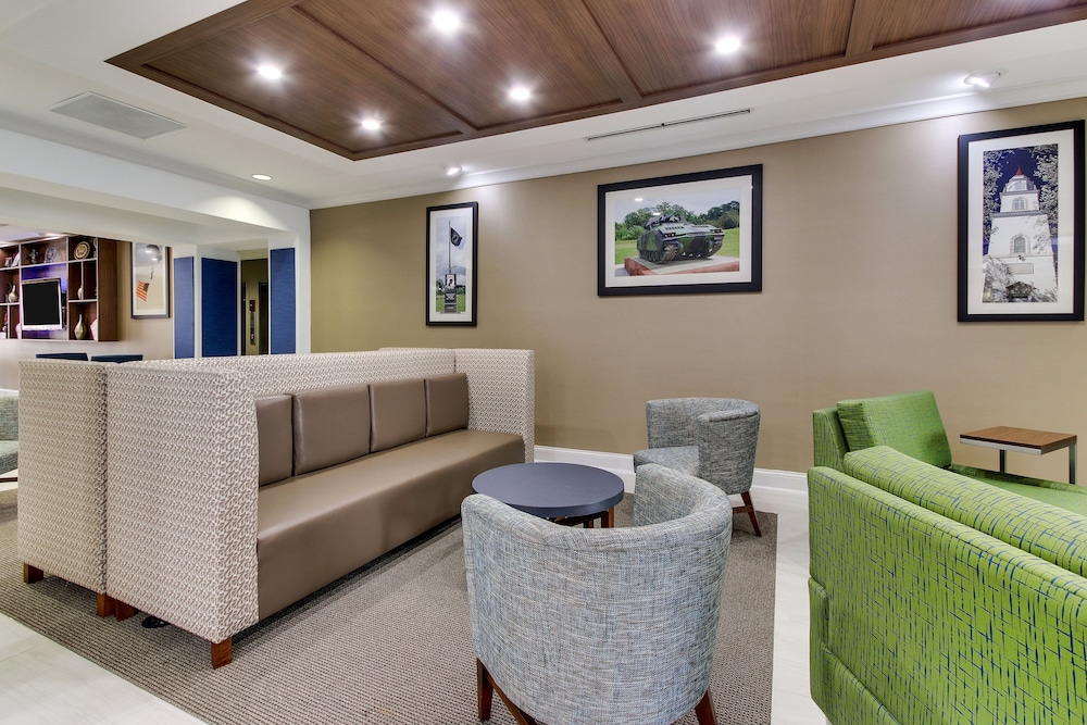 Holiday Inn Express Hotel And Suites Columbus Ft Benning 30/36