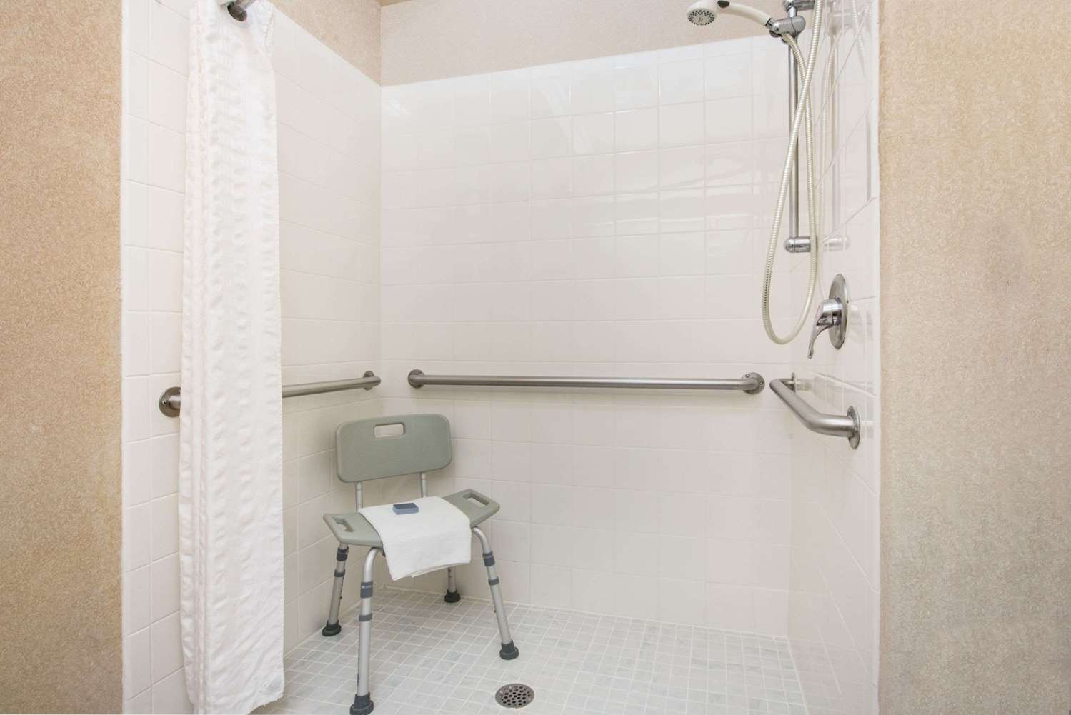 Hawthorn Suites by Wyndham El Paso Airport 28/28