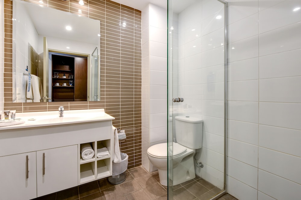 غرفة بسريرين منفصلين وسرير كينج بشرفة، Mercure Centro Port Macquarie 3/4