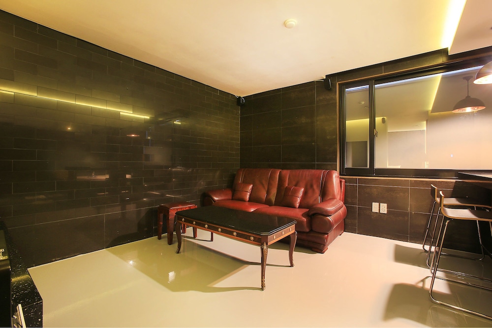 TARA HOTEL 25/40