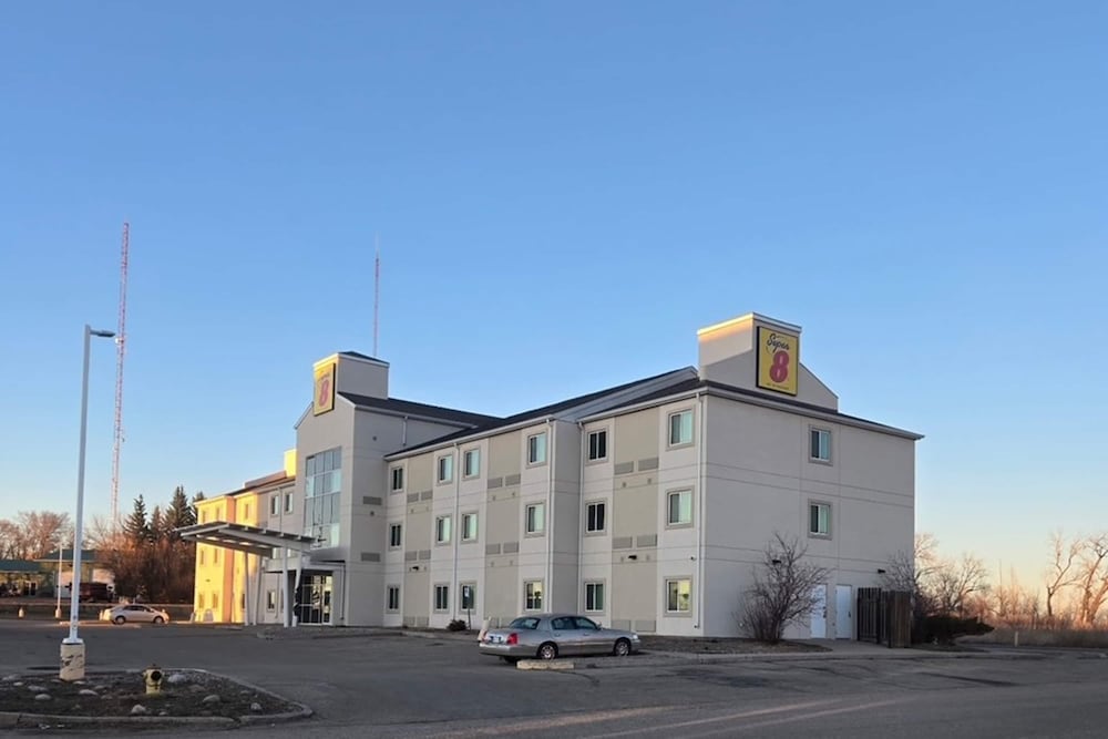 Super 8 by Wyndham Estevan 42/47