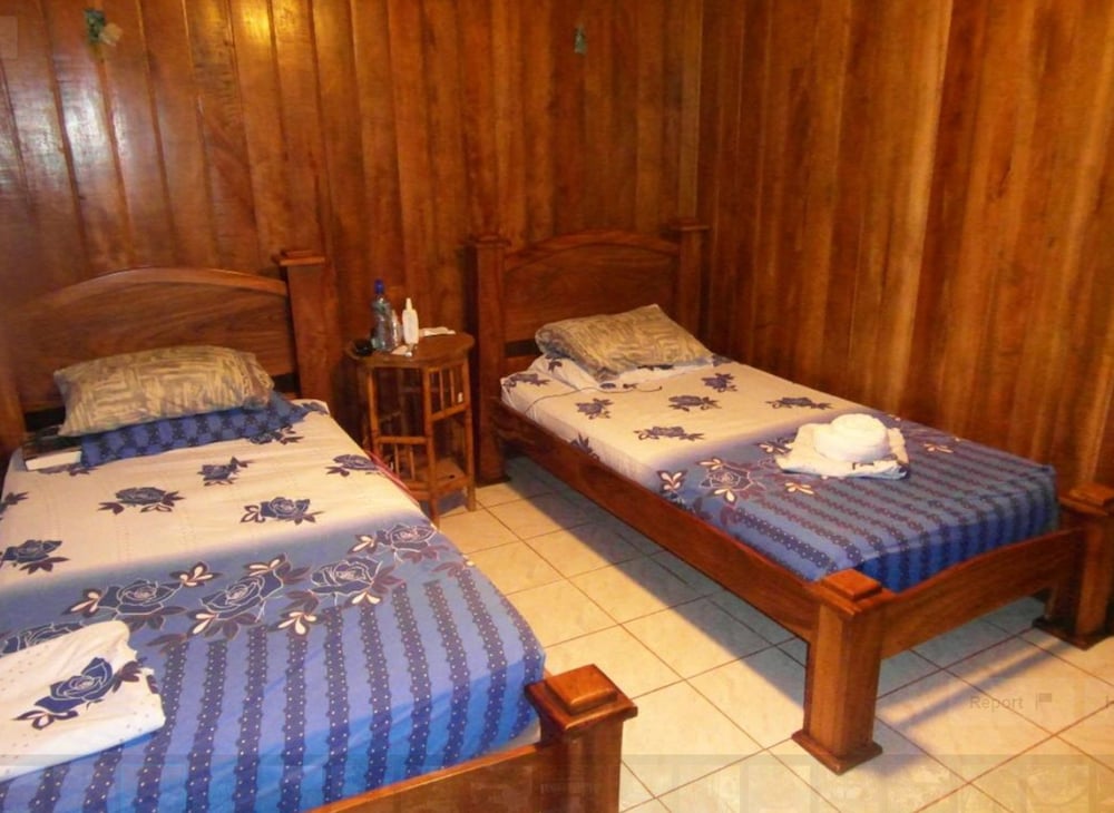 Miss Junies Lodge 15/44