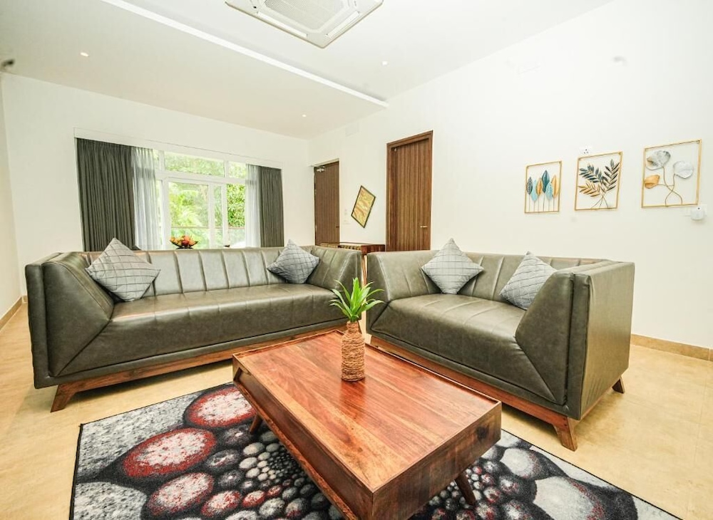 Shelter Beach Resort 36/66
