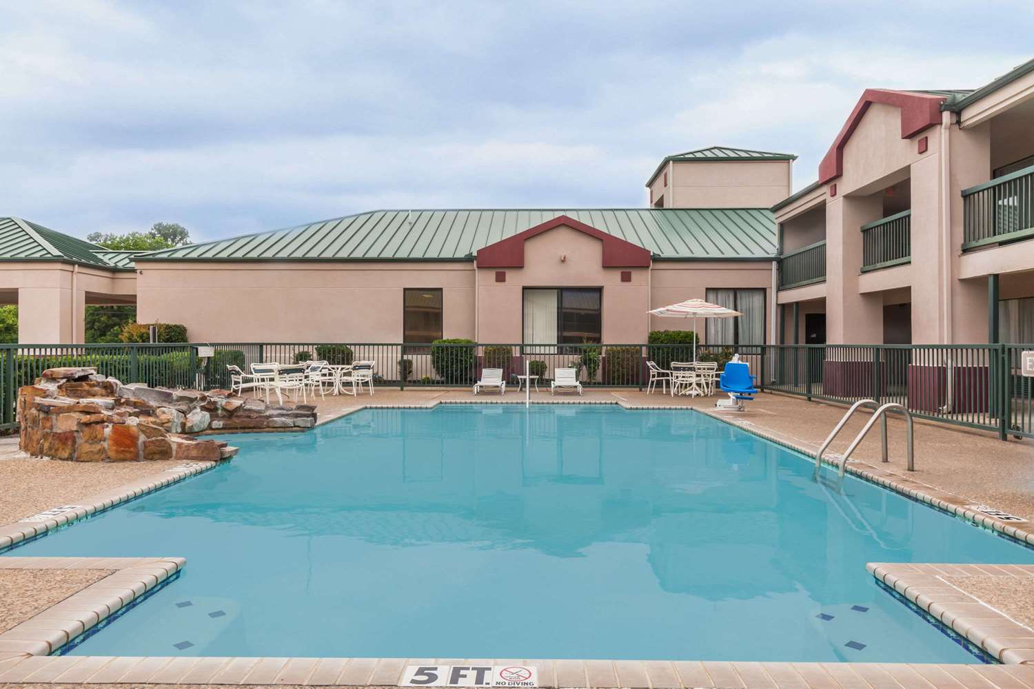 Super 8 By Wyndham Jasper Tx 12/12