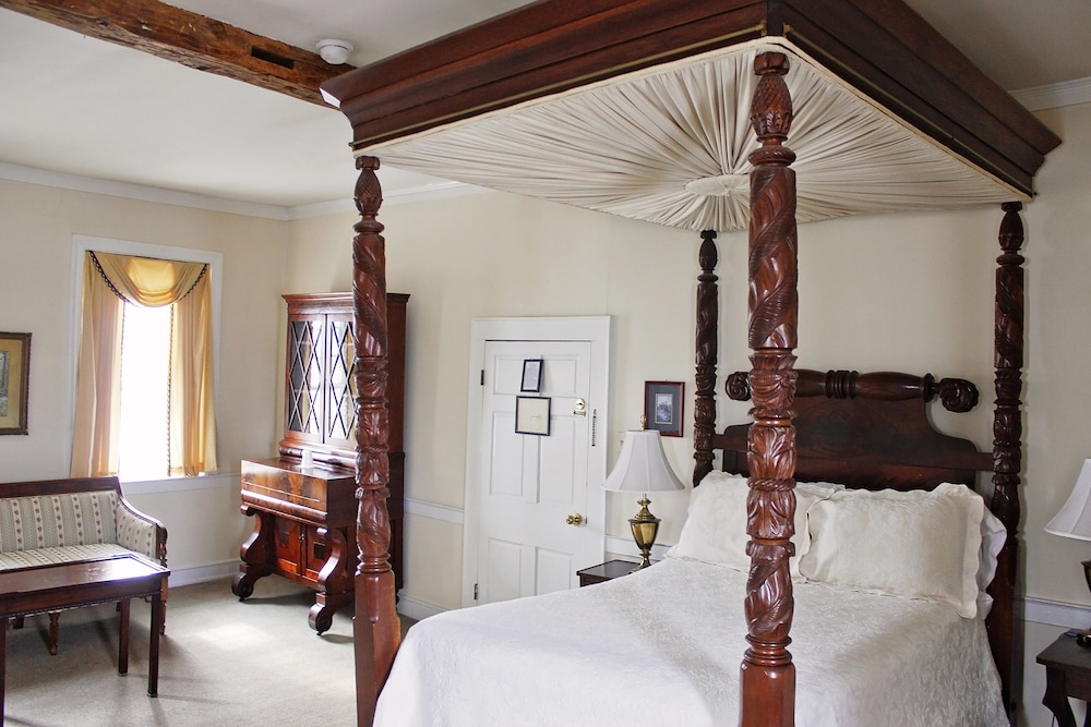 Wayside Inn 35/72