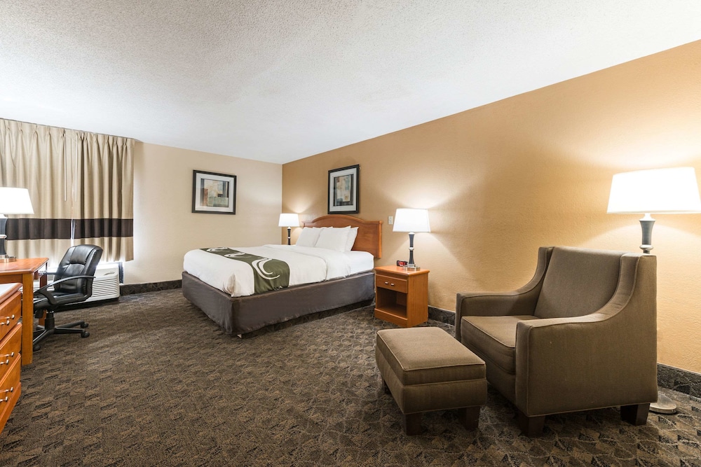 Quality Inn & Suites Portage Central 30/53
